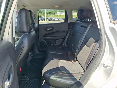 Used 2018 Jeep Compass Trailhawk w/ Navigation Group AWD/4WD image 10
