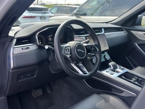 Certified 2025 Jaguar F-PACE R-Dynamic S image 17