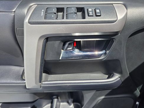 Used 2018 Toyota 4Runner SR5 Premium AWD/4WD image 25
