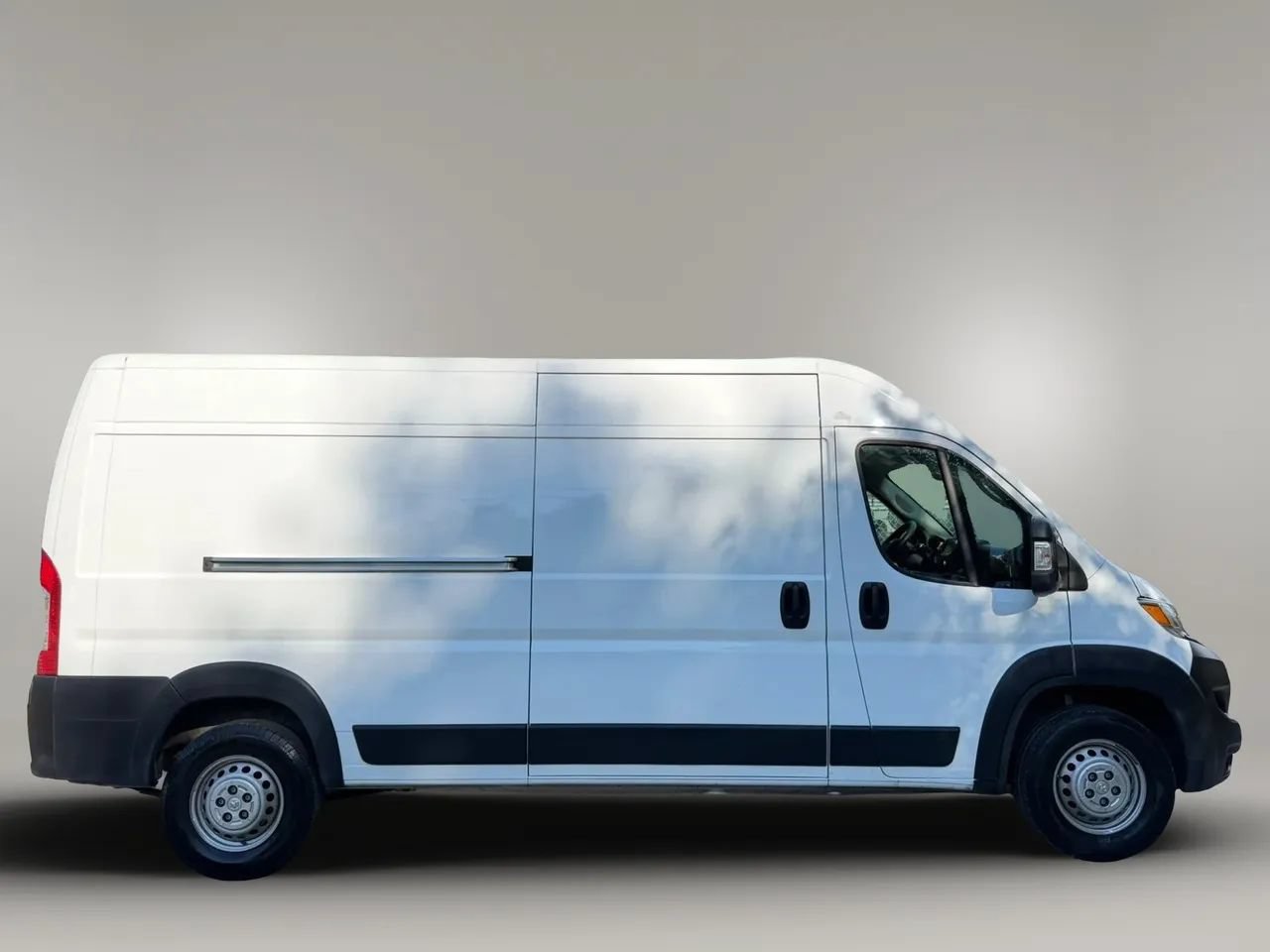 Used 2025 RAM ProMaster 2500 w/ Convenience Group FWD image 4