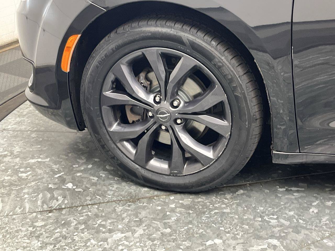 Used 2018 Chrysler Pacifica Touring Plus w/ S Appearance Package FWD image 33