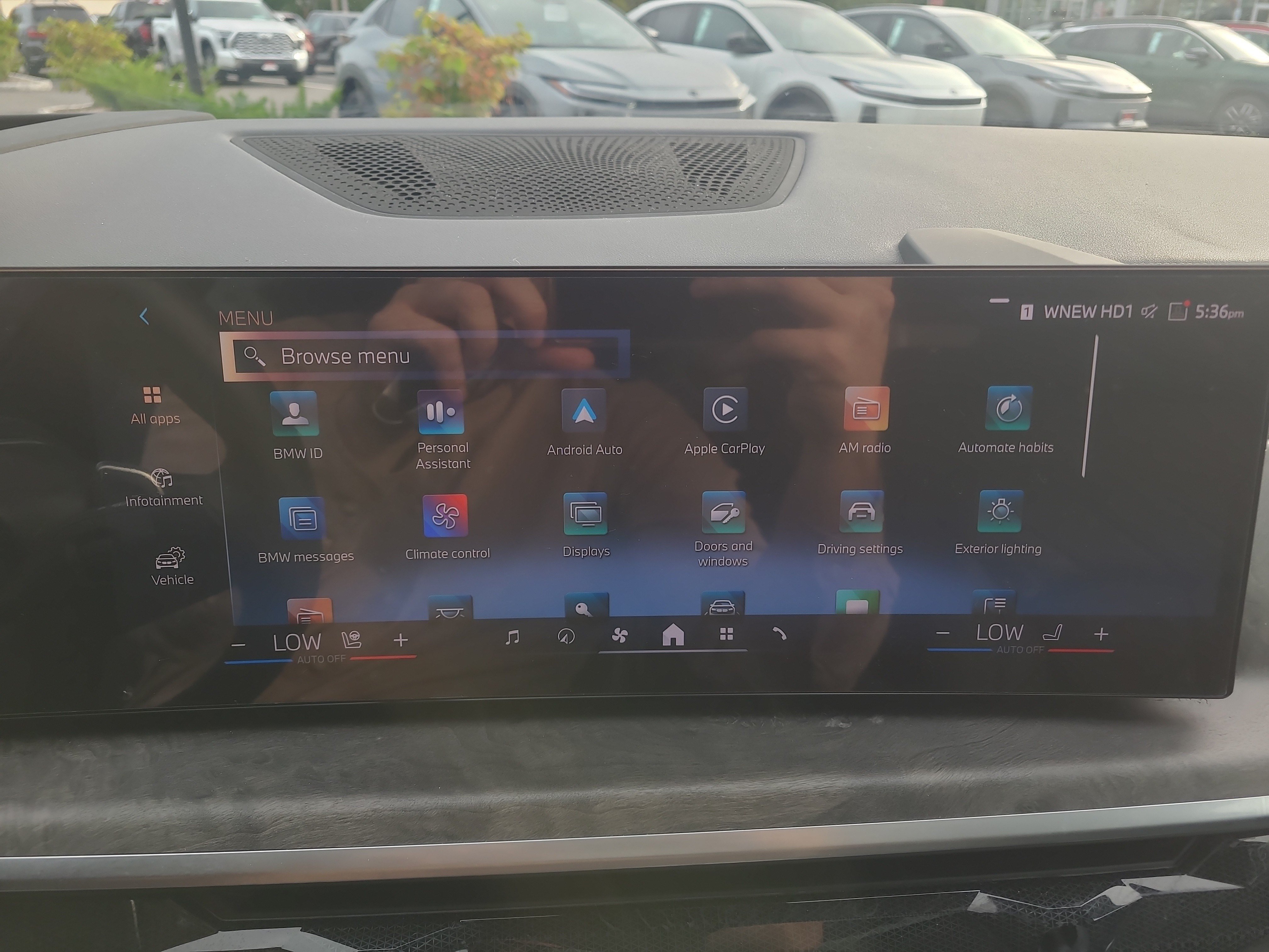 Used 2024 BMW X7 xDrive40i w/ Premium Package AWD/4WD image 25