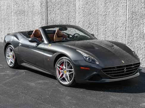 Used 2015 Ferrari California T image 13