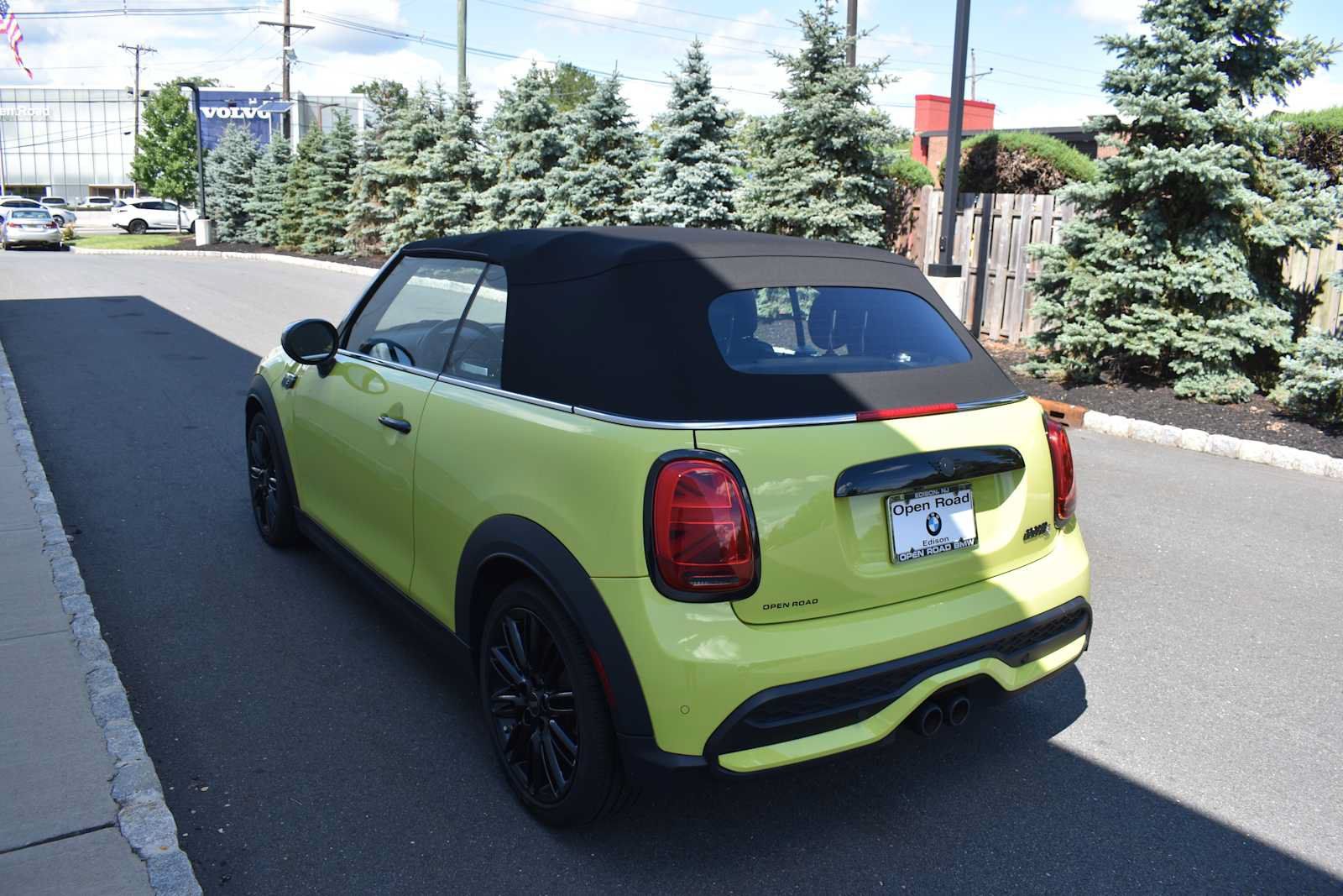Used 2024 MINI Cooper S w/ Signature Upholstery Package FWD image 7