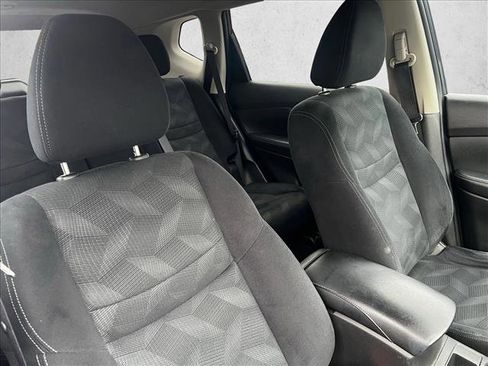 Used 2016 Nissan Rogue S image 24