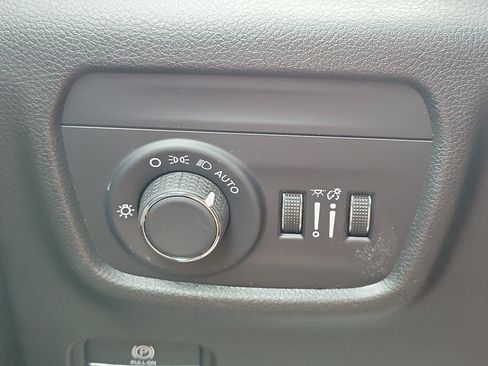 Used 2024 Jeep Grand Cherokee Laredo RWD image 24