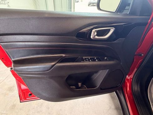 Used 2025 Jeep Compass Trailhawk AWD/4WD image 26