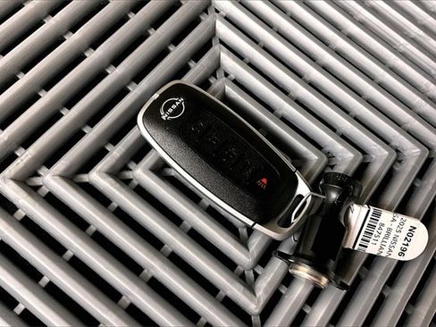 New 2025 Nissan Versa SR w/ Trunk Package image 12