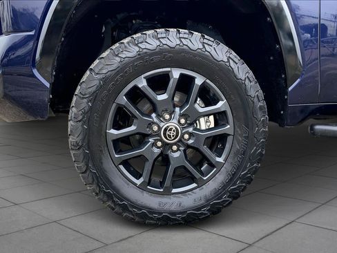 Used 2022 Toyota Tundra Platinum image 11