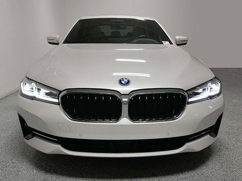 Certified 2023 BMW 530e w/ Premium Package image 2