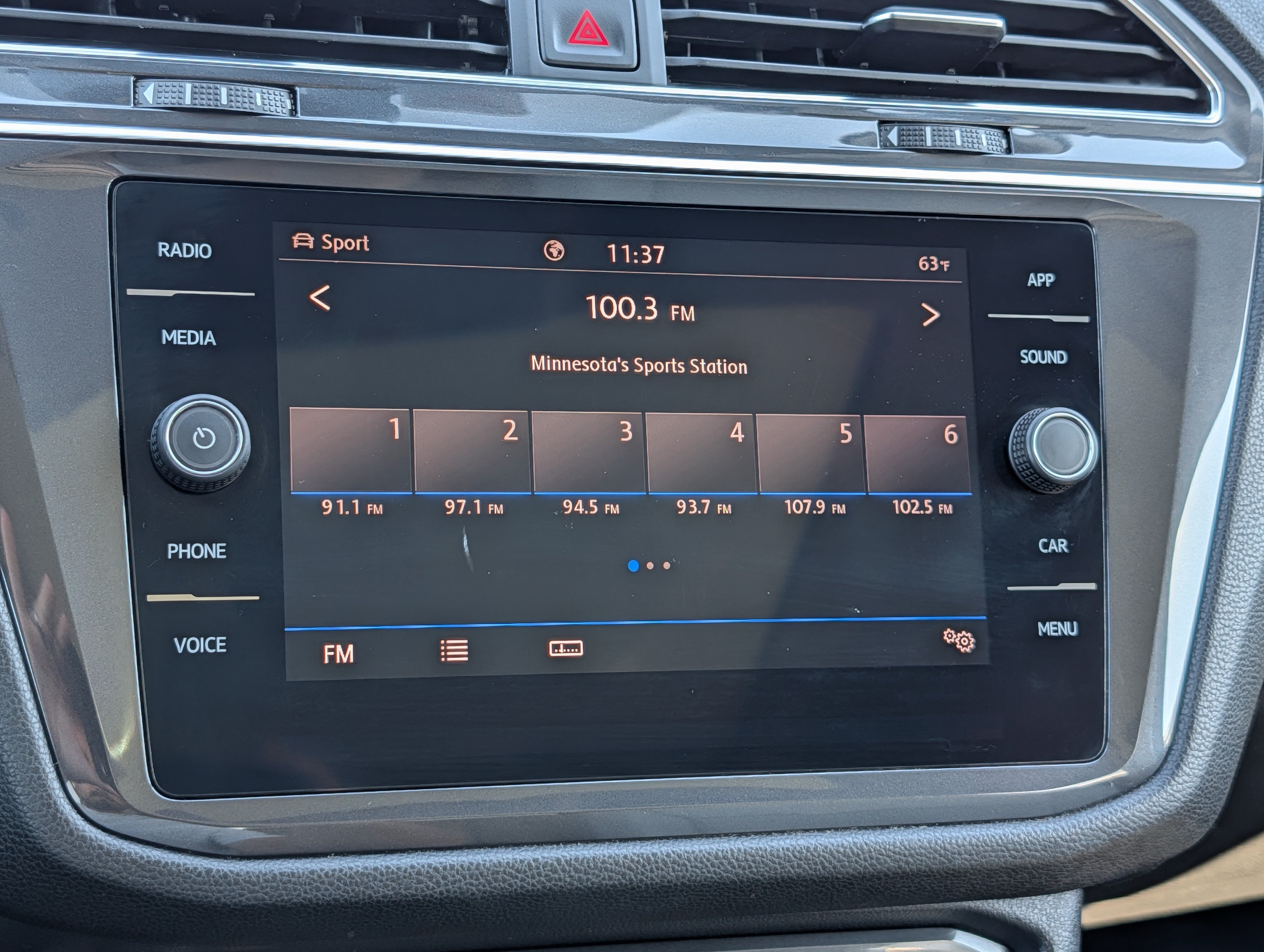 Used 2020 Volkswagen Tiguan SE w/ Panoramic Sunroof Package AWD/4WD image 22