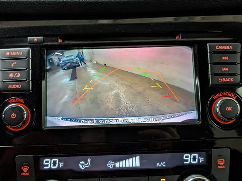 Used 2018 Nissan Rogue SV FWD image 26