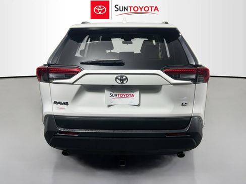 Used 2019 Toyota RAV4 LE image 5