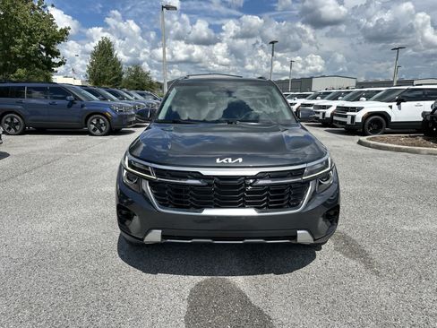 Used 2024 Kia Seltos EX FWD image 12