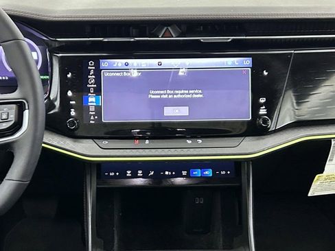 Used 2025 Jeep Wagoneer S Limited image 12