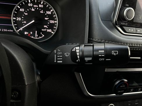 Used 2023 Nissan Rogue SV image 36