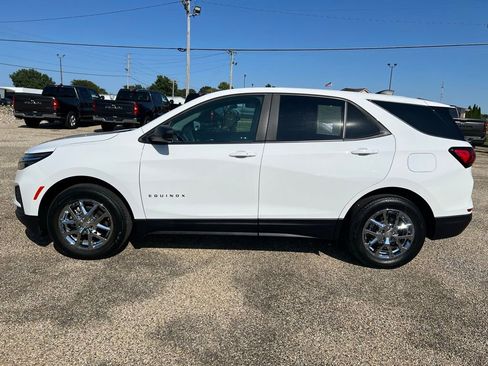 Used 2024 Chevrolet Equinox LS w/ LS Convenience Package image 2