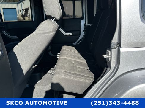 Used 2017 Jeep Wrangler Unlimited Sahara w/ Connectivity Group image 14