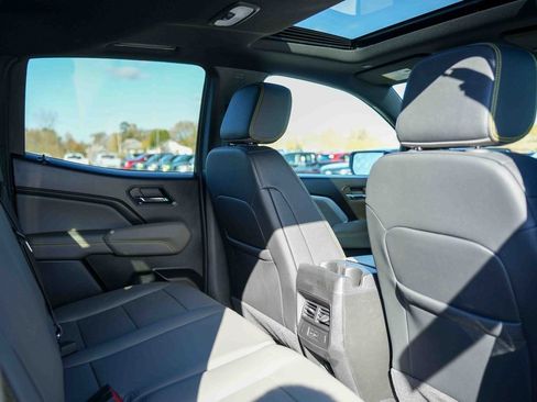 Used 2025 Chevrolet Colorado ZR2 w/ Midnight Edition image 18