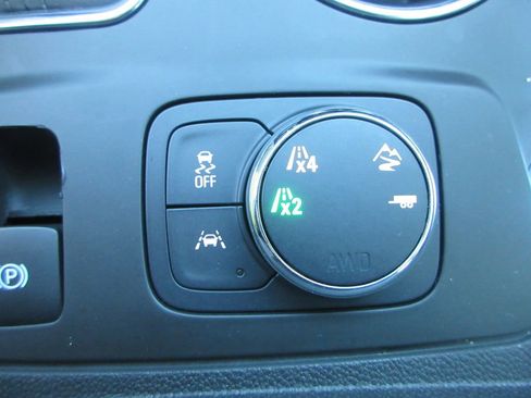 Used 2021 Chevrolet Traverse Premier image 32