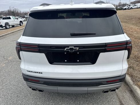 Certified 2025 Chevrolet Traverse LT w/ Driver Confidence Package image 9