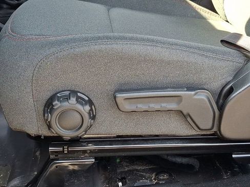 Used 2024 Jeep Wrangler Unlimited Rubicon AWD/4WD image 23