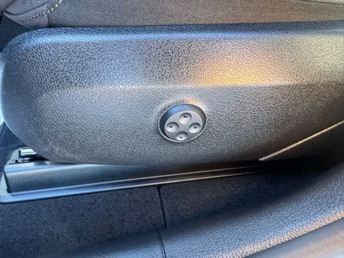 Used 2024 Mercedes-Benz GLC 300 4MATIC image 23