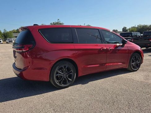 New 2026 Chrysler Pacifica Select FWD image 7