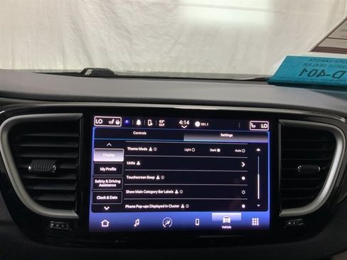 Used 2023 Chrysler Pacifica Touring-L FWD image 30