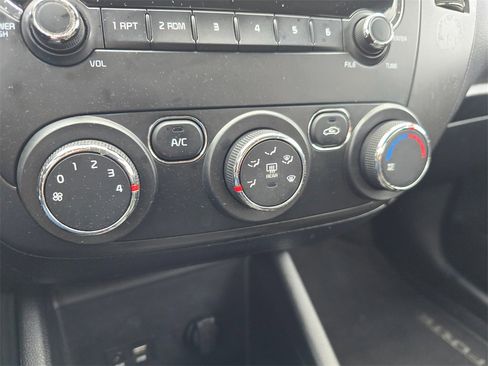 Used 2017 Kia Forte LX image 26