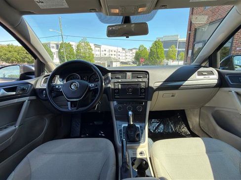 Used 2018 Volkswagen Golf SportWagen FWD image 23