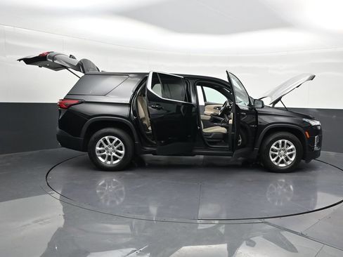 Used 2022 Chevrolet Traverse LS FWD image 30