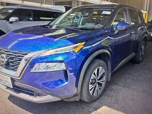 Certified 2023 Nissan Rogue SV FWD image 3