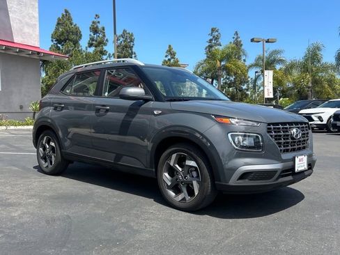 Used 2025 Hyundai Venue SEL FWD image 5