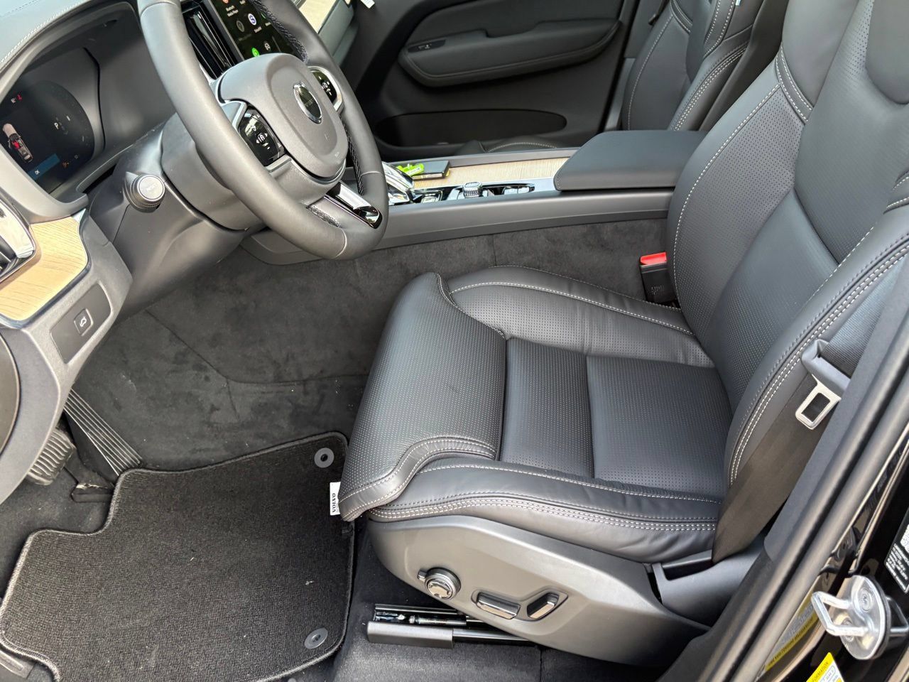 New 2026 Volvo XC60 B5 Ultra w/ Protection Package Premier AWD/4WD image 18