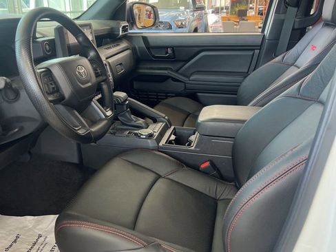 Used 2025 Toyota Tacoma SR w/ SR Upgrade Package image 4