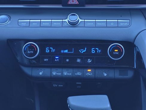 Used 2024 Hyundai Elantra SEL w/ Convenience Package image 18