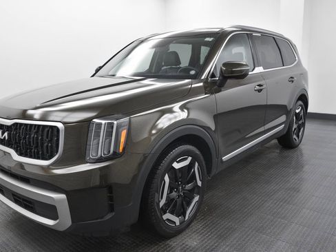 Used 2024 Kia Telluride EX image 5