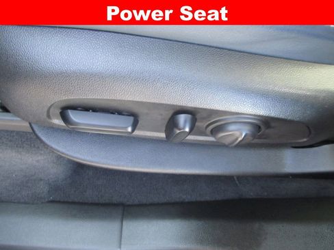 Used 2020 Buick Enclave Essence w/ Sound and Sites Package FWD image 27