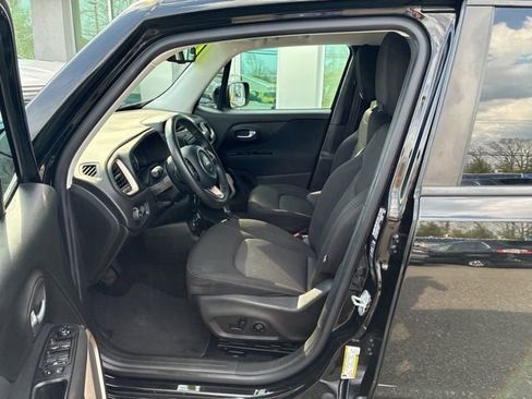 Used 2016 Jeep Renegade Latitude image 16