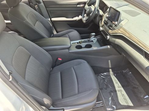 Used 2025 Nissan Altima 2.5 SV AWD/4WD image 30
