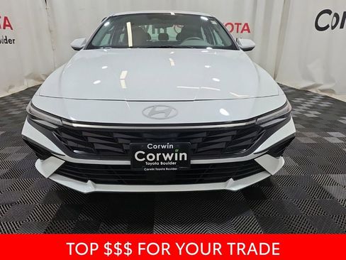 Used 2025 Hyundai Elantra SEL image 2