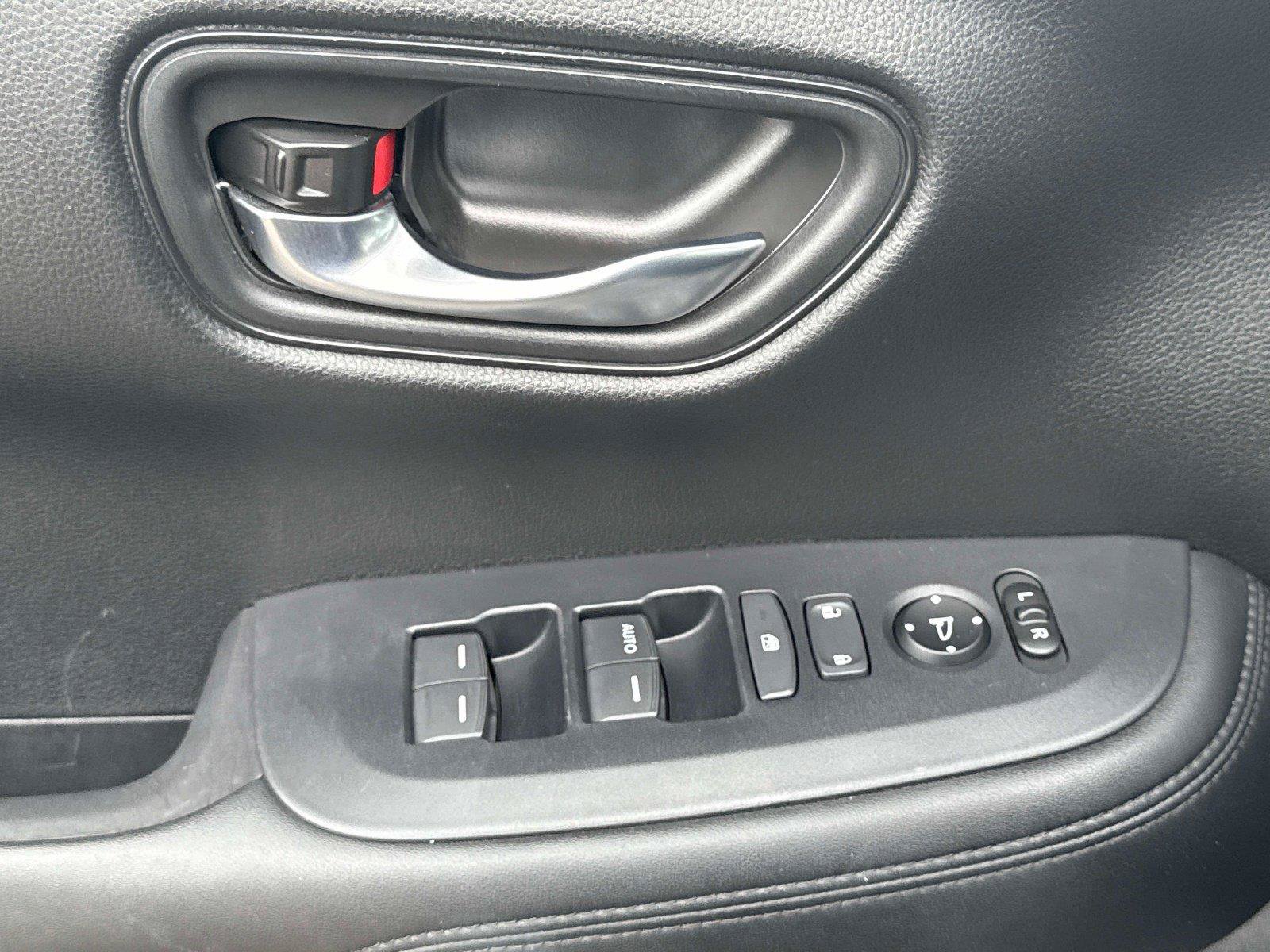 Certified 2025 Honda HR-V LX image 17