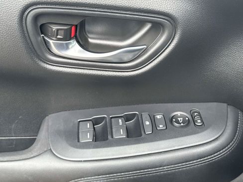 Certified 2025 Honda HR-V LX image 17