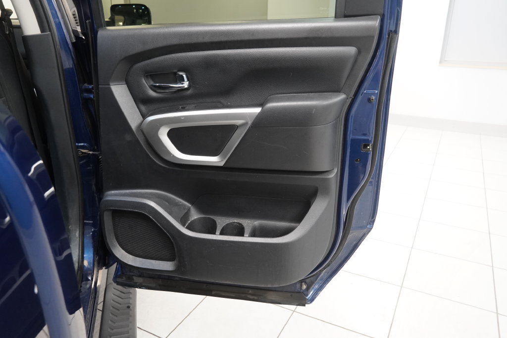 Used 2018 Nissan Titan SV w/ SV Convenience Package AWD/4WD image 31