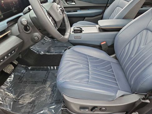 Used 2023 Nissan Ariya image 17