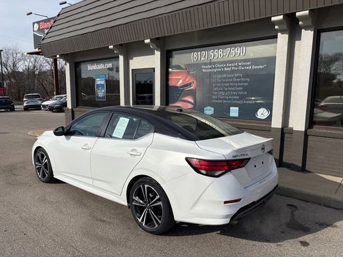 Used 2022 Nissan Sentra SR w/ Lighting Package image 3