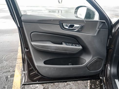 Used 2022 Volvo XC60 B5 Momentum w/ Advanced Package image 8