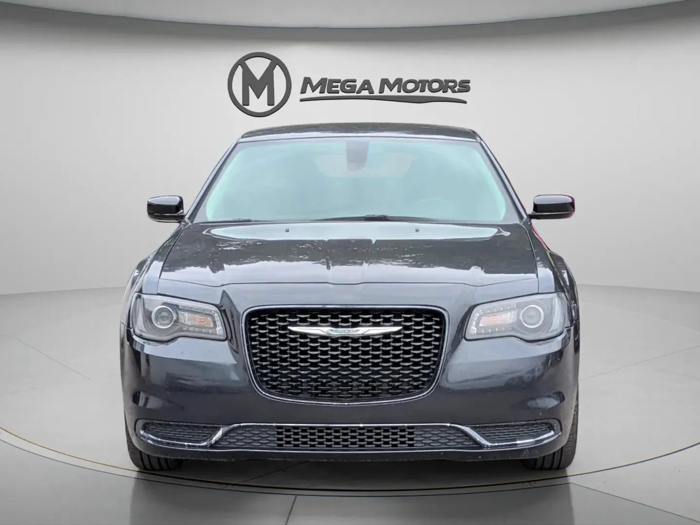 Used 2018 Chrysler 300 Touring w/ Sport Appearance Package RWD image 12