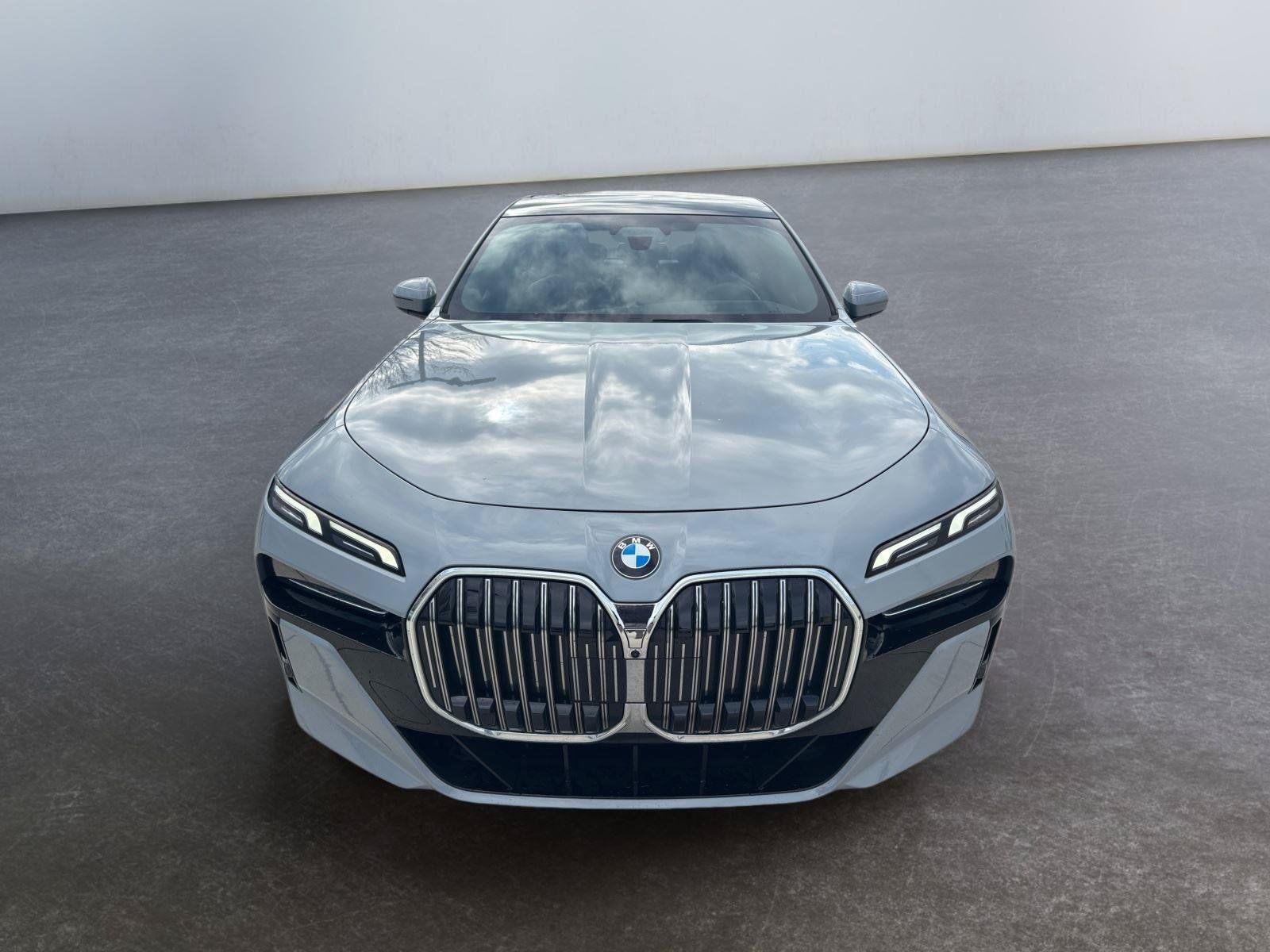 Used 2023 BMW 760i xDrive AWD/4WD image 10